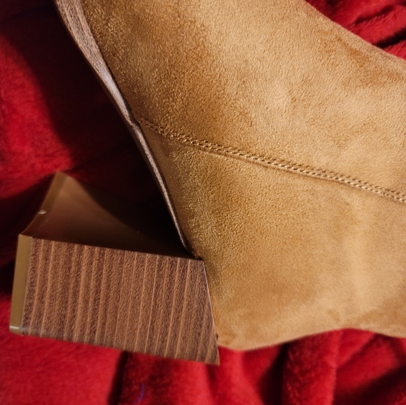 NEW SUEDED CHUNKY HEEL BACK ZIP SLIP ON BOOTIES 3.25 Heel. SIZE 9 TAN - Picture 9 of 13